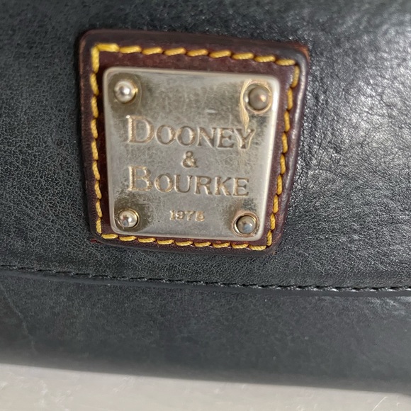 Dooney & Bourke Vintage Black Leather Classic Wallet - Picture 2 of 6